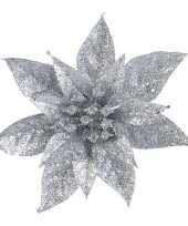 1x kerstbloemen versiering zilveren glitter kerstster poinsettia op clip 15 cm kerstversiering