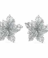 2x kerstbloem versiering zilveren glitter kerstster poinsettia op clip 23 x 10 cm kerstversiering