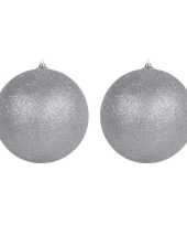 2x zilveren grote kerstballen met glitter kunststof 18 cm kerstversiering